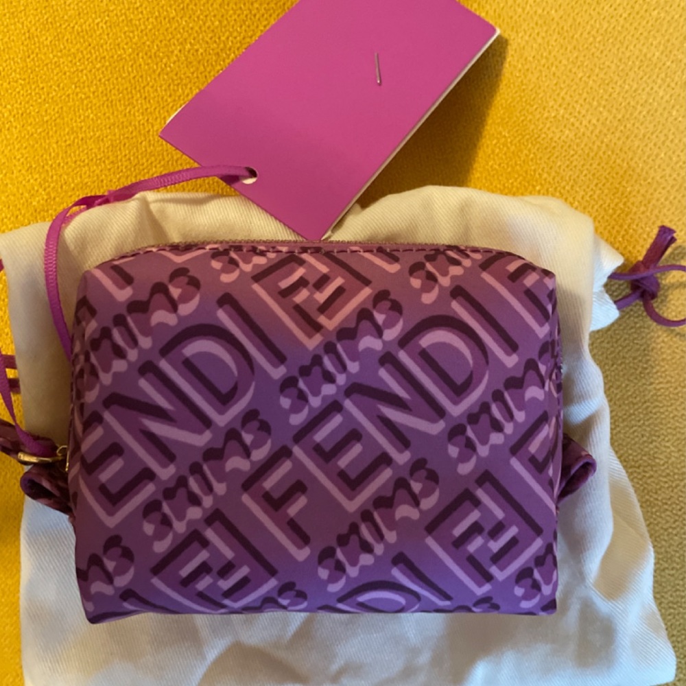 NWT Fendi xSkims Mini Bougainville, beauty, trapezio